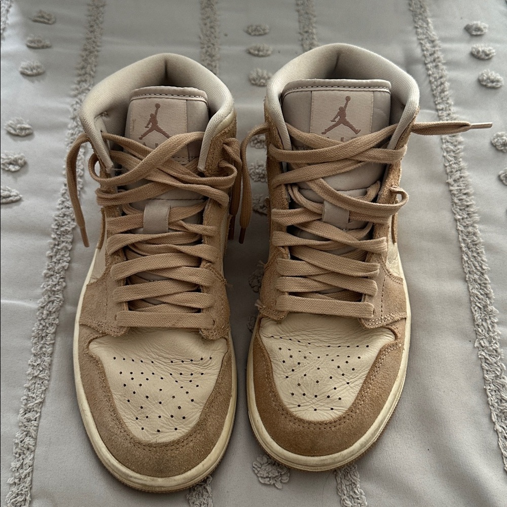 Jordan Sneakers in Cream and Tan